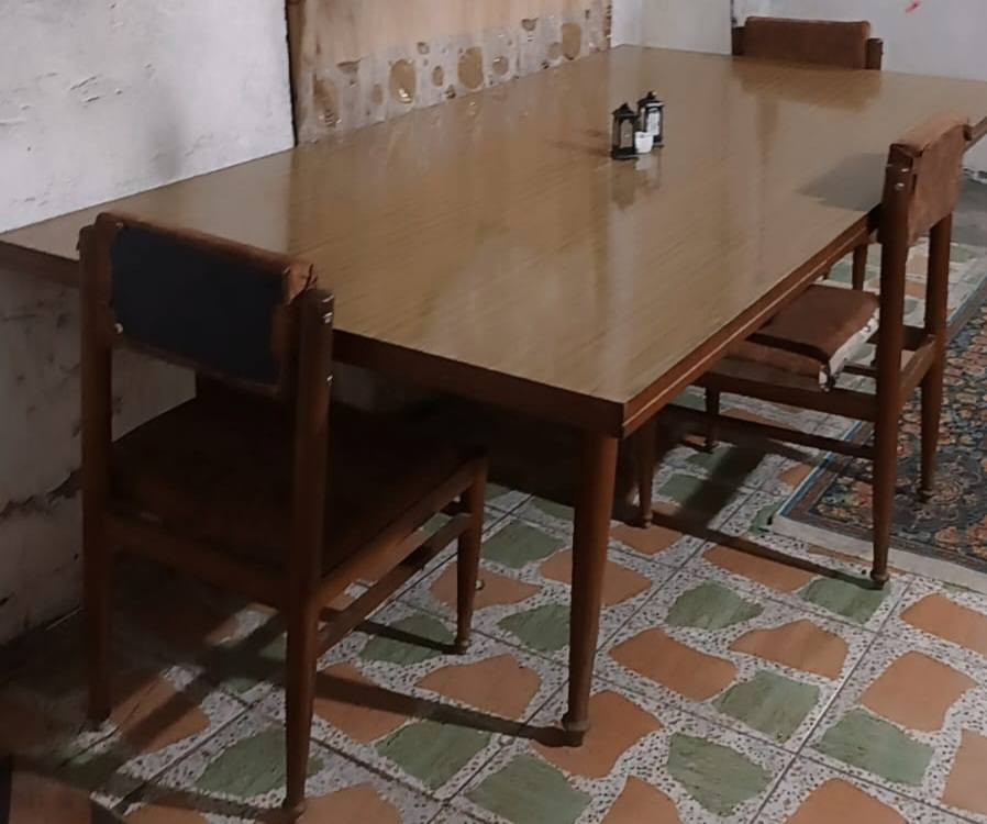 السلام عليكم ميز طعام الطول مترين و٤٠ سنتم
والعرض متر و٢٠
والارتفاع  ٨٠ 
مابي ضرر مع ٣ كراسي فقط  يعني ممكن الي يشتري ياخذ سيت كراسي ٨ او ٦ حسب عدد عائلته عنواني العطيفيه والسعر ١٥٠ الف واكو توصي بكروه حسب عنوانه


**إذا كنت صاحب هذا الإعلان وتريد حذفه لأي سبب، رجاءا أرسل رسالة إلى الدعم الفني**