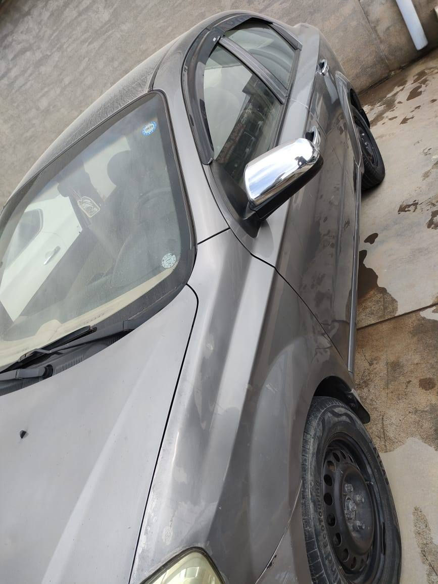 ئەڤیۆ  2009
مەکینە گەورە
گێری ئۆتۆ ماتیک
گێر و مەکینە نەکراوە بە شەرت
سەنەوی نەوی و ژینە نوێیە
ناو زەر
سەیارەکە تابڵێیت پاکە
تەقە و رەقەشی بە شەرت
بۆیاخ : یەک پەلە و دوو پەلەش ساردی بچووک
نرخ : 65 وەرەقە و معامەلەیەکی زۆر کەم
*********** السليمانية, العراق
