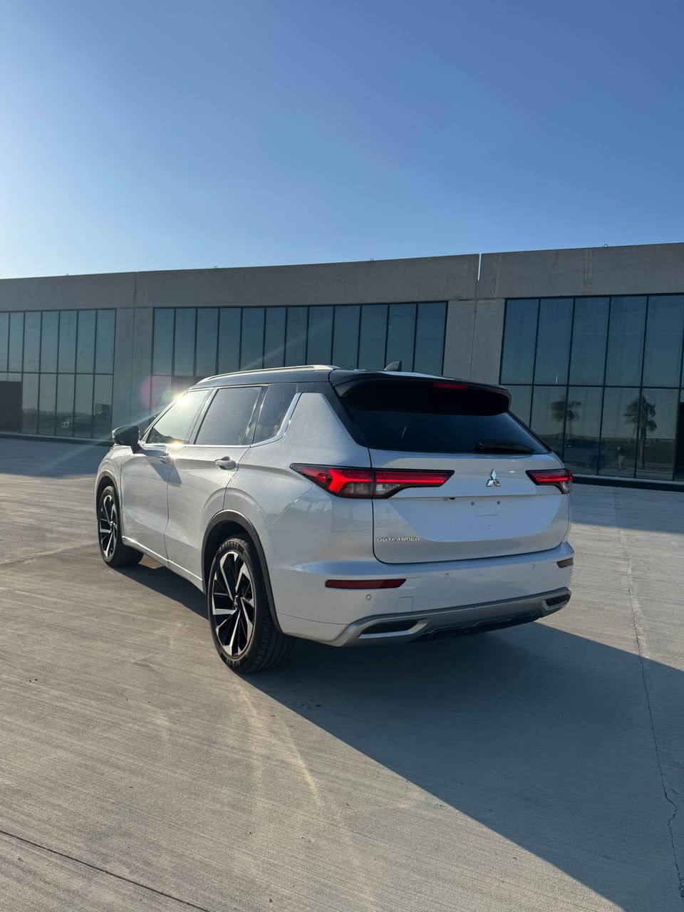 2024 MITSUBISHI OUTLANDER
SEL
سياره دعميكى خه فيف هه يه بى ايرباك 
رقم شاصى(JA4J3WA83RZ004565)
هيج سبوغيكى دبى يان عيراقي تيدا نيه ته نها 6بارجه امريكى لى ده ر كوتوه 
مكان سيارة عقرة ئاكرى 
سعر 225$ورقه و مجال
***********واتس ئاب اكر, نينوى
