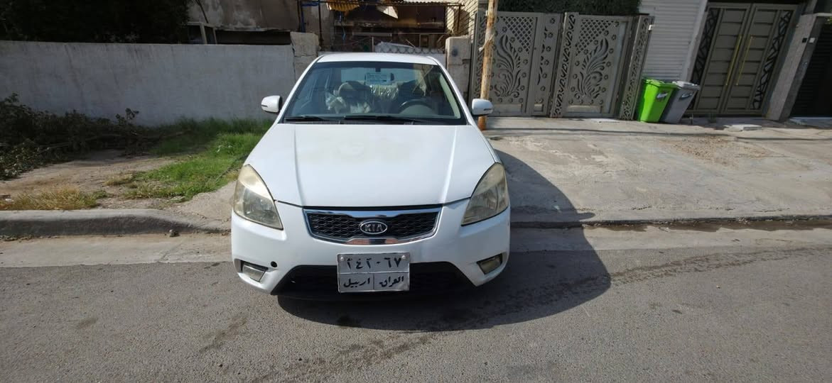 السلام عليكم 
ريو موديل 12 خليجي 
محرك 1600 كير اوتو  ضمان دولية 
لمكينه كير جدد صدر امامي خلفي جديد تبريد ثلج تدفئه تايرات جديد
 شاشه اندرويد كامره خلفيه اشاير بلمري جام كهرباء بيه جاملغ سايق مضروب ومبدل نفس اللون وباقي سياره موضحه بسونار رقم اربيل تحويل ثاني يوم  السعر 80 وبيه مجال بسيط للاستفسار   ***********
مكان سياره بغداد حي تجار بغداد, العراق
