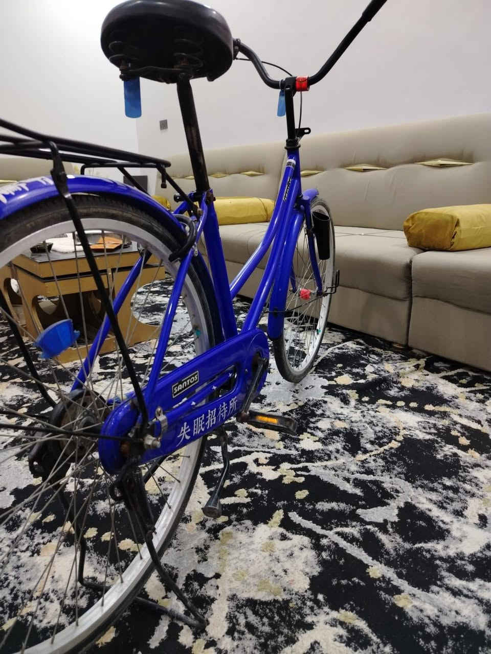 سلام عليكم بايسكل للبيع حجم 26
شركته سانتوس
البايسكل كامل ما ناقصه
السعر ب120 
العنوان سوق الشيوخ
الهاتف ***********
