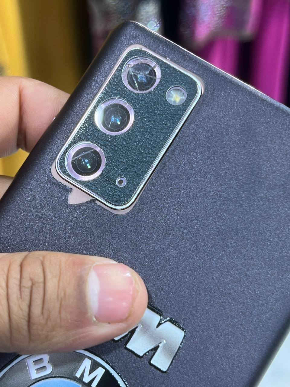 مواصفات الجهاز/
سامسونج نوت 20 فايف جي
Samsung Galaxy Note 20 5G
1. الشاشة:
   - نوع: Dynamic AMOLED 2X
   - الحجم: 6.9 بوصة
   - الدقة: 3200 × 1440 بكسل (WQHD+)
   - معدل التحديث: 120 هرتز
2. المعالج:
   Snapdragon 865
3. الذاكرة:
   - ذاكرة التخزين:256جيجابايت
   - الذاكرة العشوائية (RAM): 12جيجابايت
4. الكاميرا:
   - الكاميرا الخلفية: 
     - 108 ميغابكسل (عدسة رئيسية)
     - 12 ميغابكسل (عدسة مقربة مع تقريب بصري 50x)
     - 12 ميغابكسل (عدسة عريضة)
   - كاميرا أمامية: 10 ميغابكسل
5. البطارية:
   - السعة: 4500 مللي أمبير
   - دعم الشحن السريع والشحن اللاسلكي
6. نظام التشغيل: يأتي مع Android وواجهة One UI.
7. مميزات إضافية:
   - دعم القلم S Pen
   - مقاوم للماء والغبار (IP68)
   - دعم شبكات 5G
السعر 270بيع او مراوس
***********
