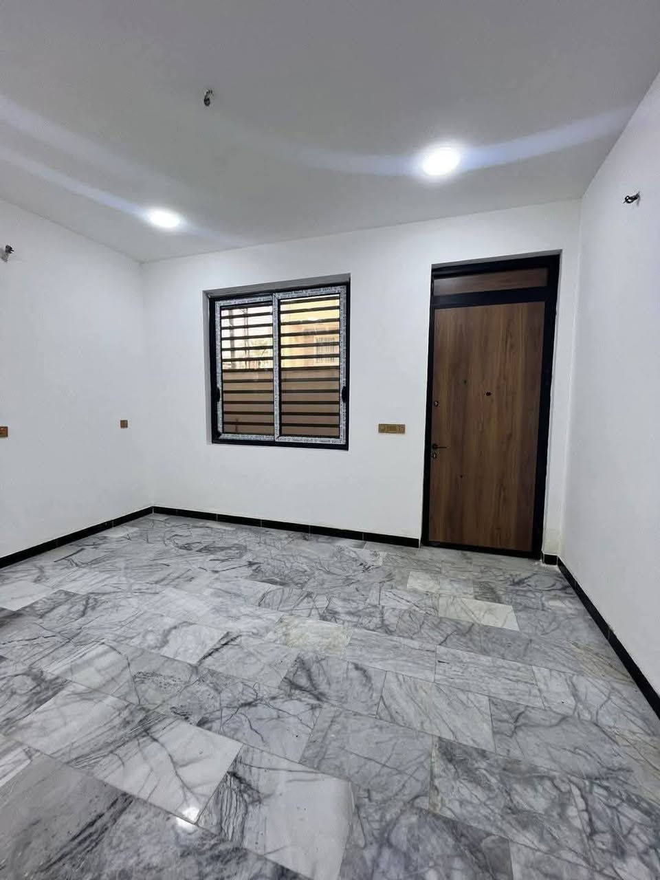 دار 55 متر للبيع
يحتوي  على هول صالة
منور مطبخ وخدمات عدد 2
غرف نوم عدد3 منور   
حي الجهاد المخابرات خلف جامع محمد رسول الله 
للاستفسار ☎️ *********** واتساب
