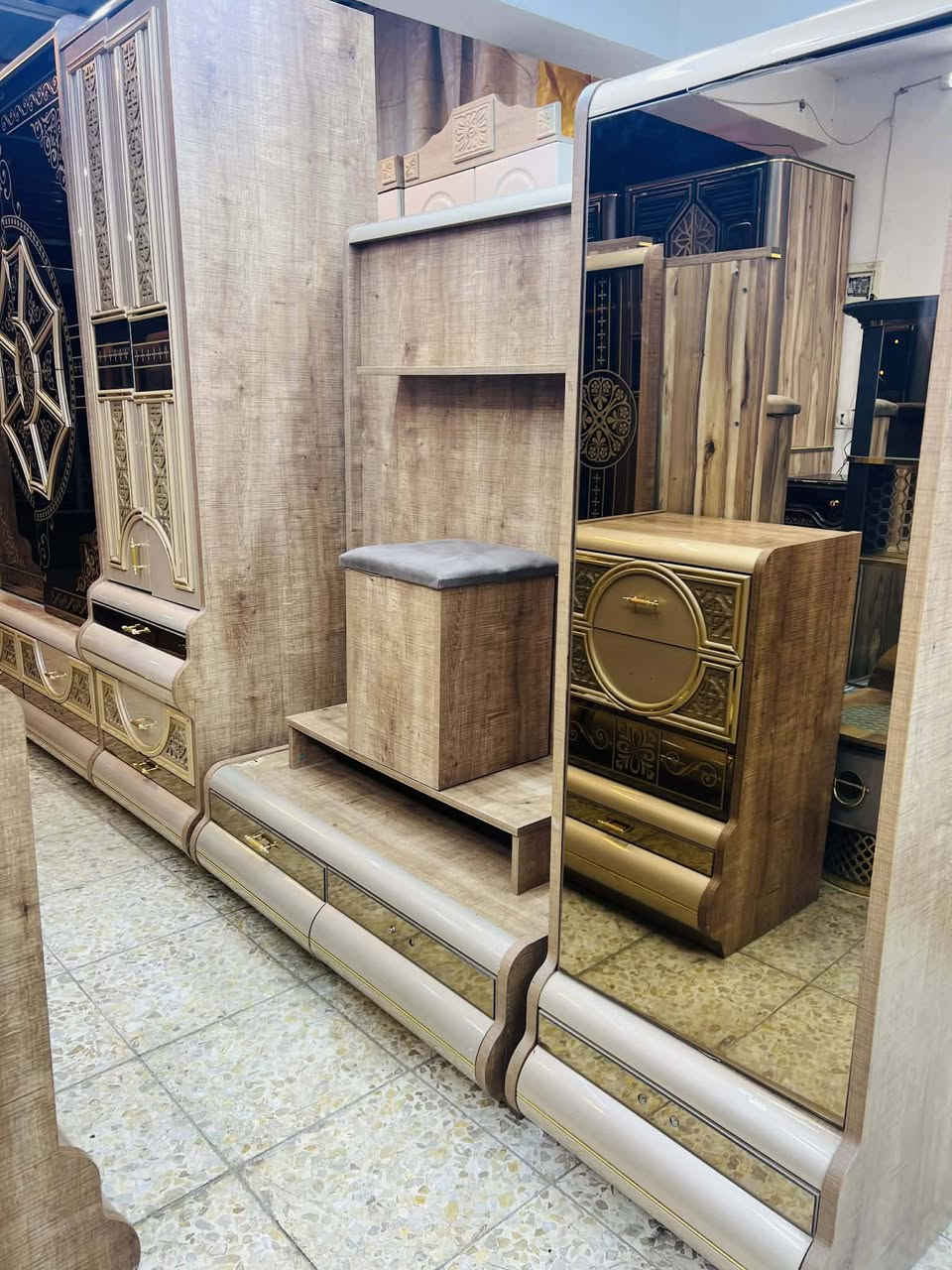 ✨ غرفة تركي  اصلي صبغ حراري مودرن 11 قطعة ✨
سرير مخزن  ضهر بلوك
 قماش وتر بروف أصلي
✨ نظافة 95 /💯
سعر مليون و800 قفل
🚚 شد ونقل مجاني داخل بغداد
📦 توصيل للمحافظات بكروه


**إذا كنت صاحب هذا الإعلان وتريد حذفه لأي سبب، رجاءا أرسل رسالة إلى الدعم الفني**