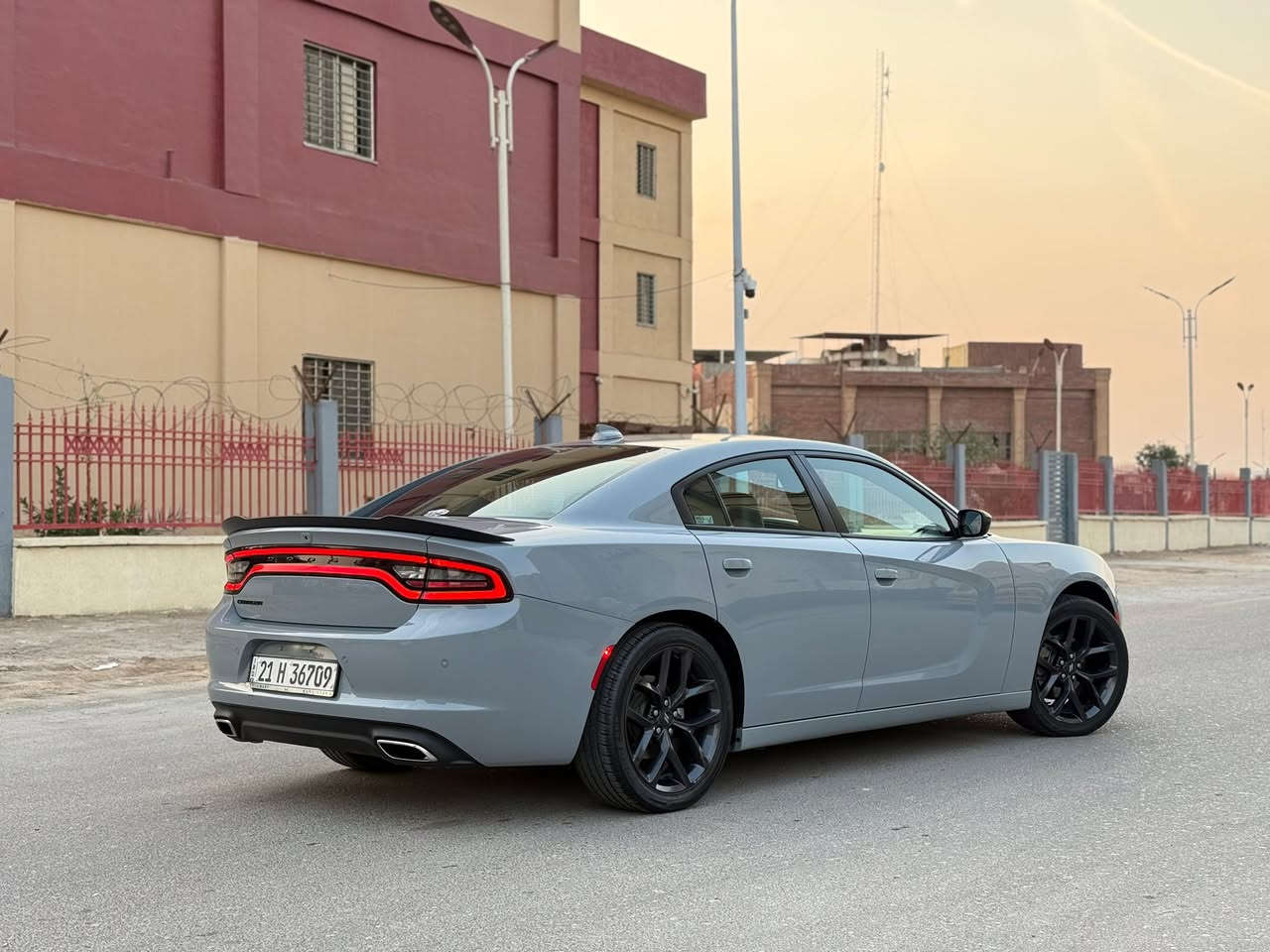 سلام عليكم من رخصت الادمن المحترم  جارجر موديل 2021 رقم شمالي وكاله او تحويل
واردامريكي حادث ( جاملغ وباب بدون دواخل بدون ارباك
مكينه كير كفاله
المسافةالمقطوعه ٥٤  m
حجم المحرك 3600
مواصفات SXT بلاص فووول 
* داخل اسود جلد
* كامره خلفيه
* مصابيح امامية زنون مع بلوجكتر LED .
* ويل قياس 20 انج .
* استيرن كهربائي
* شاشه كبيرة مع نظام ملاحة نفكيشن GPS .
* مقاعد أمامية كهربائية عدد 2 . .
* مقاعد أمامية تبريد وتدفئة .
* مقاعد خلفية تدفئة .
* تشغيل عن بعد . .
* تدفئة ستيرن .
* محدد سرعة . .
* كاميرا خلفية دوارة.
* مرايا رادار مع ترحيب متحسسة للاضاءة
* دخول ذكي (بصمة) .
مكان السيارة البصره 
للاستفسار عن السعر واي تفاصيل اخرئ الاتصال متوفر واتساب
***********
