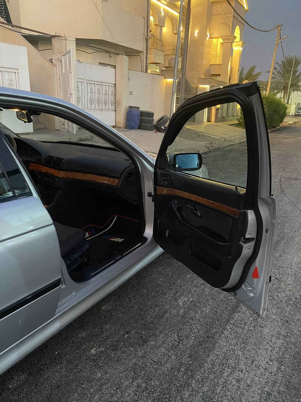 السلام عليكم اخوان سياره بي ام للبيع 528 دبل دجتل موديل 99 كير ومحرك وتبريد شرط تدفئه بالكشنات مري كهرباء تحكمات ستيرن صدر امامي خلفي كله جديد سنويه وهزه جديدات السياره باسمي تحويل ثاني يوم السياره دخول جديد بل 2019 داخله العراق يعني مو من ذني المتعوبات وكلها عل بلاد المكينه حتى قبغ الولفات مو مفتوح فقط صبغ جماليه السعر 110 وبيها مجال والي يشوف سعرها غالي كلشي اكو بالسوك وان شاء الله يلگه احسن منها وارخص رقم الهاتف ***********
