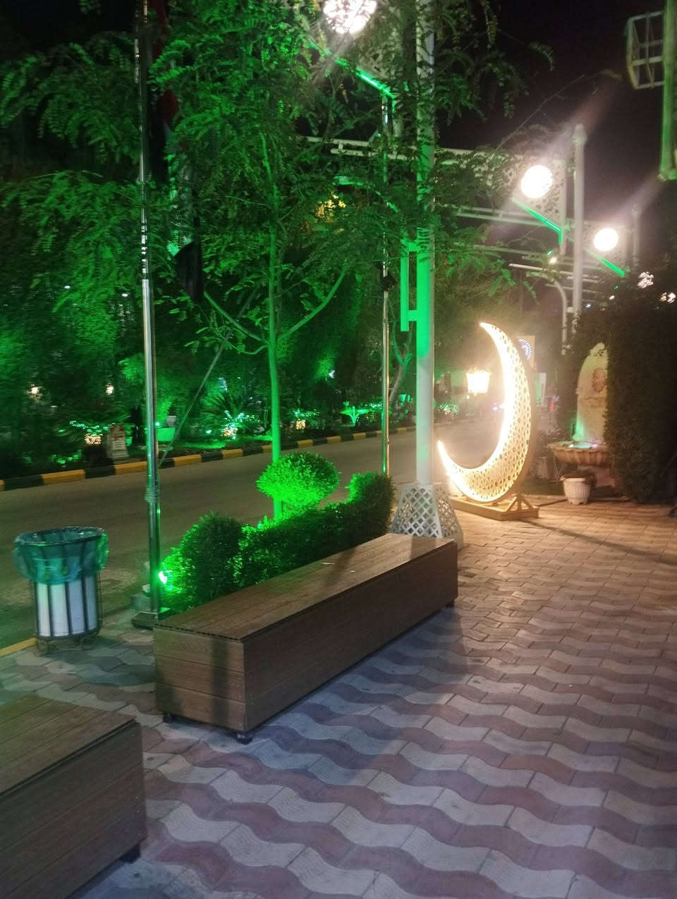 اعزائي ٥٠ م وجه ٧ م  ٥ طوابق والسادس قيد الانشاء  هيكل درجة اولى اعمدة جسور مسلح تصميم هندسي حديث+مكان مصعد جاهز للتنصيب  كل طابق يحتوي على غرفة وصالة ومطبخ وصحيات يحتاج تشطيب في شارع محمد الامين ص فرع ابو نبيل وابو سلطان عن المخيم والحرم ٥ دقائق مشي فقط يصلح فندق وحسينية ***********
