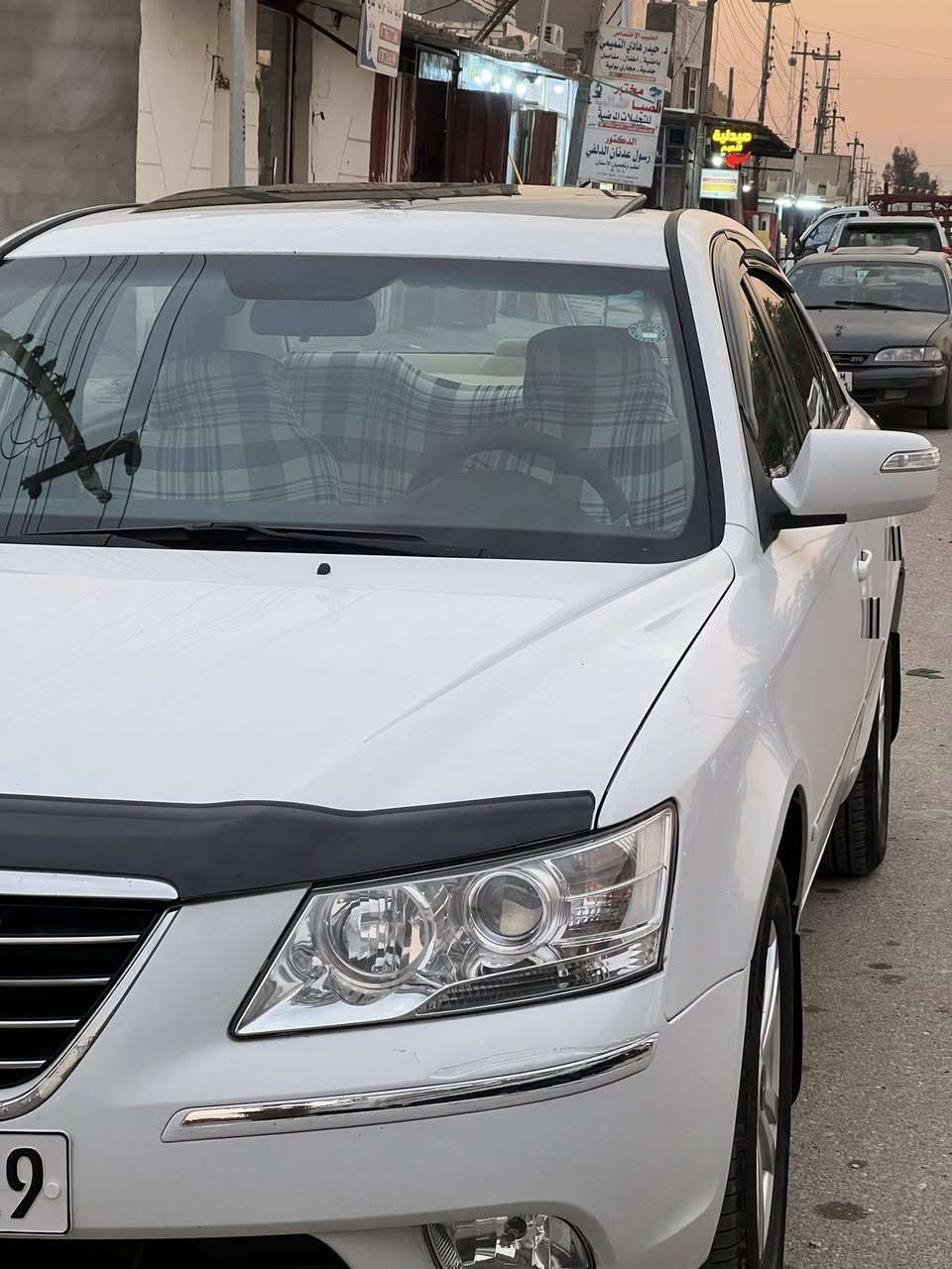 سلام عليكم سوناتا خليجي للبيع موديل (2011) فول مواصفات فتحت سقف تحكم ستيرن جهتين اي بي اس سنويه جديده (2031) مجدده تريد تحويل تريد وكاله اني حاضر السياره بسمي السياره بيها چاملغ صبغ الامامي بدون اي دواخل وبيها بارد قليل الباب الخلفي موضح بصوره محرك (2000) على وضع الشركه ممفتوح السعر (137) وبيها مجال رقم الهاتف (***********)
