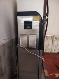 ثلاجه للبيع 100الف والبراد40 شغلات رقمي07884807960