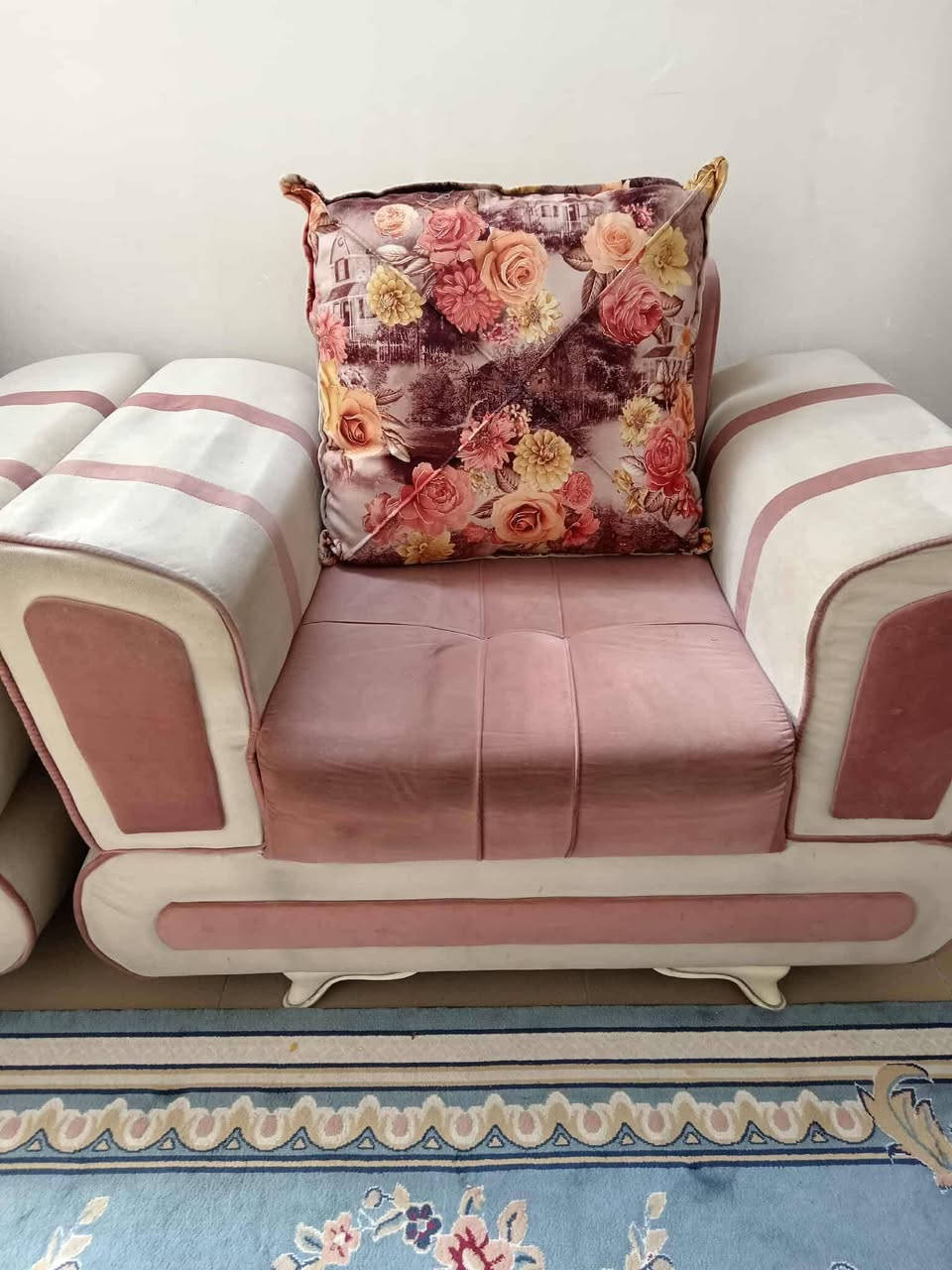 تخم  ١٠ مقاعد نظيف مابي اضرار
السعر ٣٠٠ 
البرده ٢٥ 
الميز الوسطي ٢٥ 
بابل بكرلي


**إذا كنت صاحب هذا الإعلان وتريد حذفه لأي سبب، رجاءا أرسل رسالة إلى الدعم الفني**