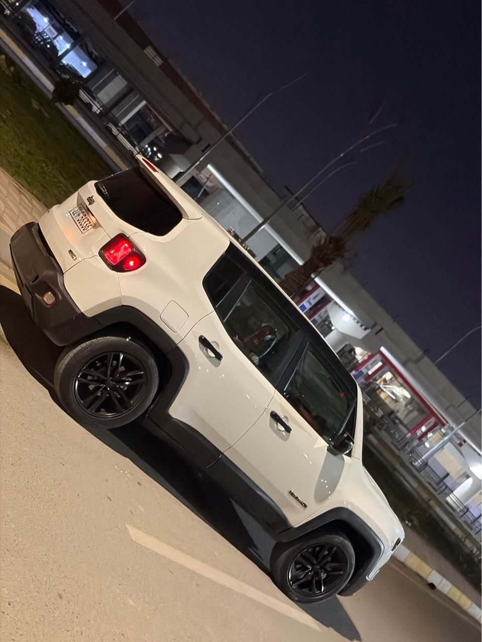 سلام عليكم 
جيب رنكيد 
الموديل :2018
سنويه 2029
رقم:جديد 
كابون:بانزين
تحويل:بشرط 
سياره بدون أي نقص 
الحدث:جاملغ خلفي صبغ 
تعديل: أوبي مكانين بارد 
ورقت فحص موجود بل صور 
ماشي :98im
يرهم بيع أو مراوس 
سعر :122بي مجال 
مكان سياره كركوك 
رقم هاتف *********** كركوك, العراق
