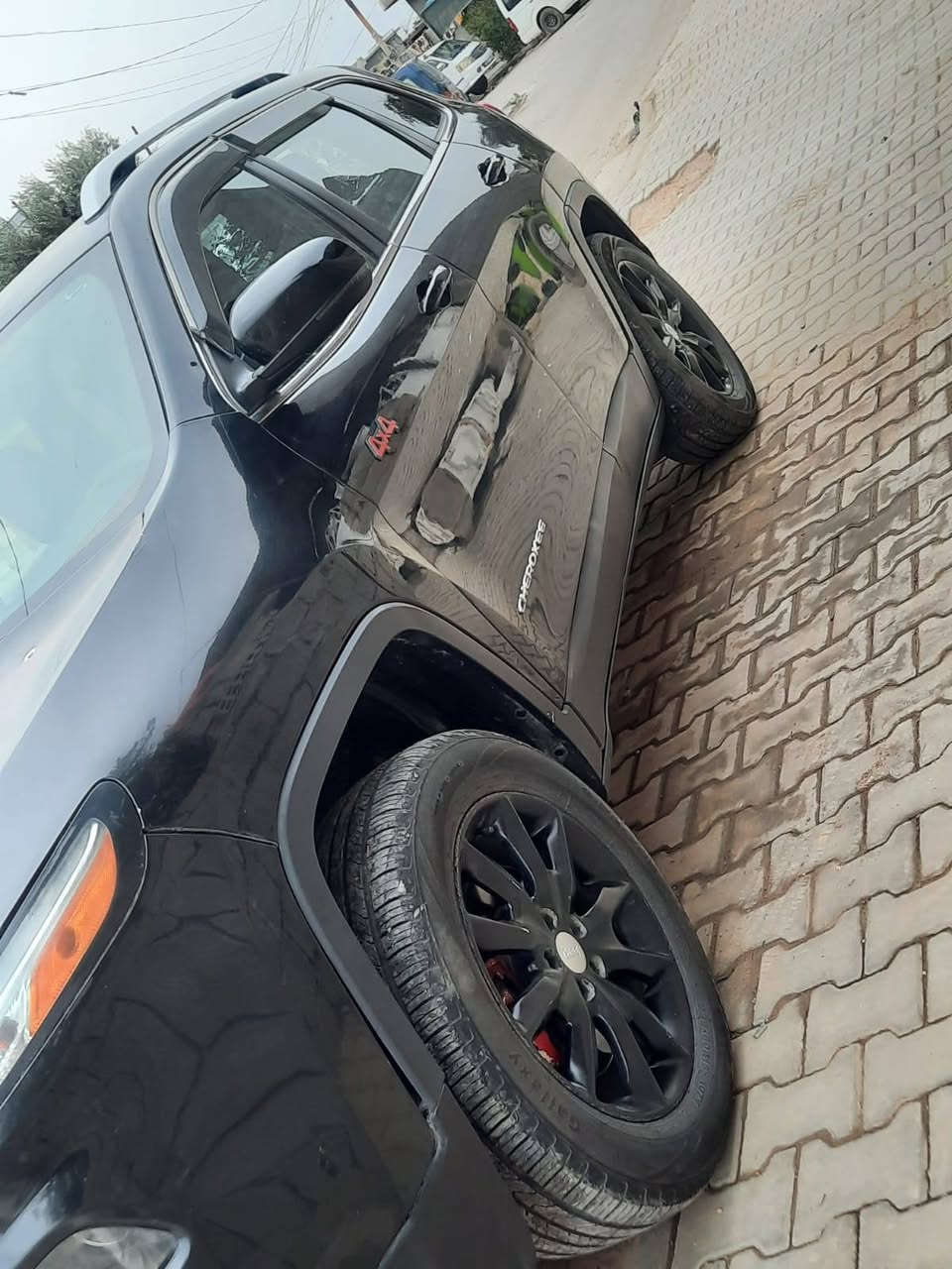 من رخصه صاحب الكروب
جيب بزون موديل ١٧ كير محرك كفاله امريكي ضرره ماعرفه
محرك ٢٥٠٠ اربعه سلندر
تبريد قطعتين مع كشنات
بصمه باب +كامره خلفيه مع حساس
تخم تاير جديد قبل فتره خليته
صدر امامي جديد
صدر امامي يرادله شويه ادامه
سياره حلوه مال جناي 
شعدك مراوس نزل
ل استفسار ***********
