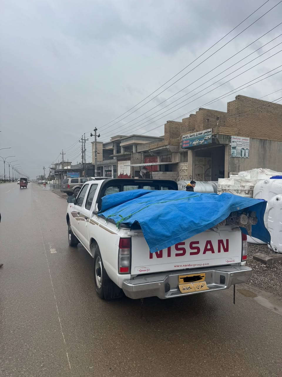 بە ناوی خوا
نیسانی 2011ی فەلاحی 
سفر پاکەتی شەریکە راست 
سەیارەکەی یەک دەستە لە 2011 تا ئیستا لای خۆمانە 
تەنانەت بورغو بە بورغو هەموی شەریکەییە
ناو سورە  
تا زە چوار تایەی برجستۆنم بۆ کریوە  بە ٤٠٠ دۆلار
تەنانەت شوختەکیشی پێوە نیە 
120 هەزار رۆشتوە حەقیقی 
سەنەوی بەناوی خۆمەوەیە  بەشەرت 
3مانگی ماوە بەسەر بچێ
تەقەو رەقەو گێرو مەکینەو ئەکسلو دەعامی بۆ دەعامی بەشەرتی 100 فیتەر نا بەشەرتی 1000 فیتەر 
نرخی 155  گەلاو معامەلەکی کەم 
بەلام بە تەحەداوە هەمو بازار شتەکی ئاوا نازداری لێ نیە. رێک لە شەریکەوە چۆن هاتوە ئاوایە 
ژم ***********
***********
***********
لە رانیەم
