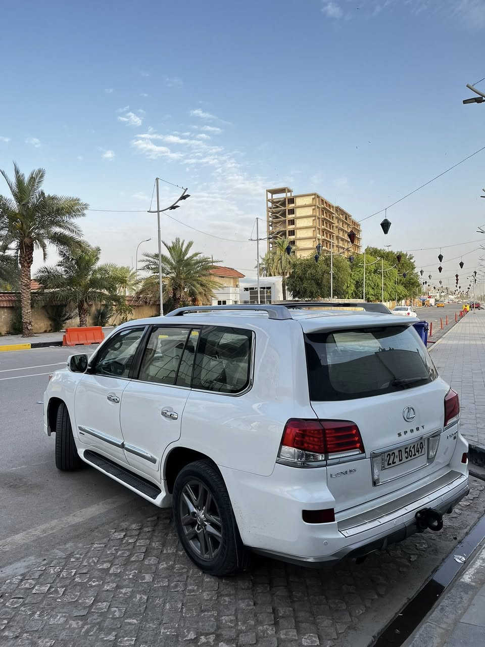 سلام عليكم لكزس LX570 S SPORTS اعلة فئة بـ لكزس موديل 2014 ماشية 140 الف بيه صبغ كد شبر بالباب وهم بالبنيد كد شبر مكان السيارة بصرة سعر 410 وبيه مجال ***********
