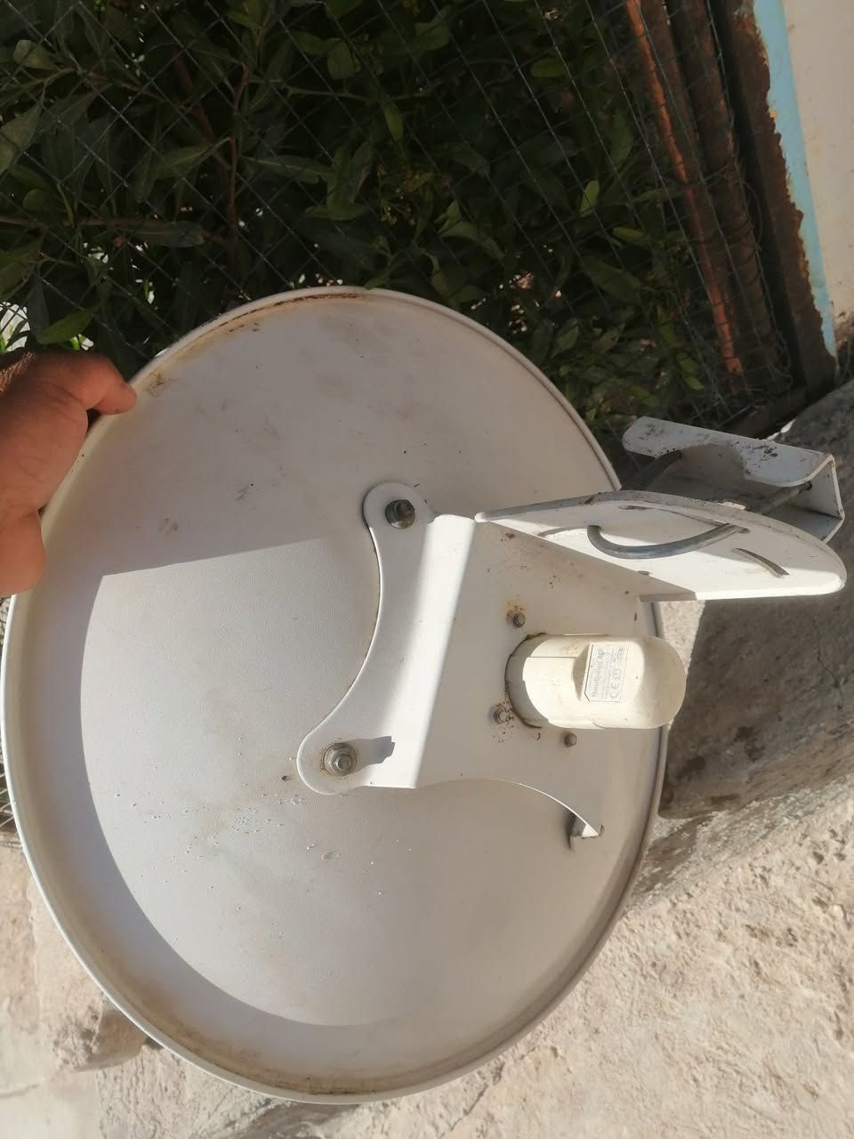 السلام عليكم
عندي هذني الصحونه ثلاثه واحد كامل وثنين بس الصحن للبيع ***********
