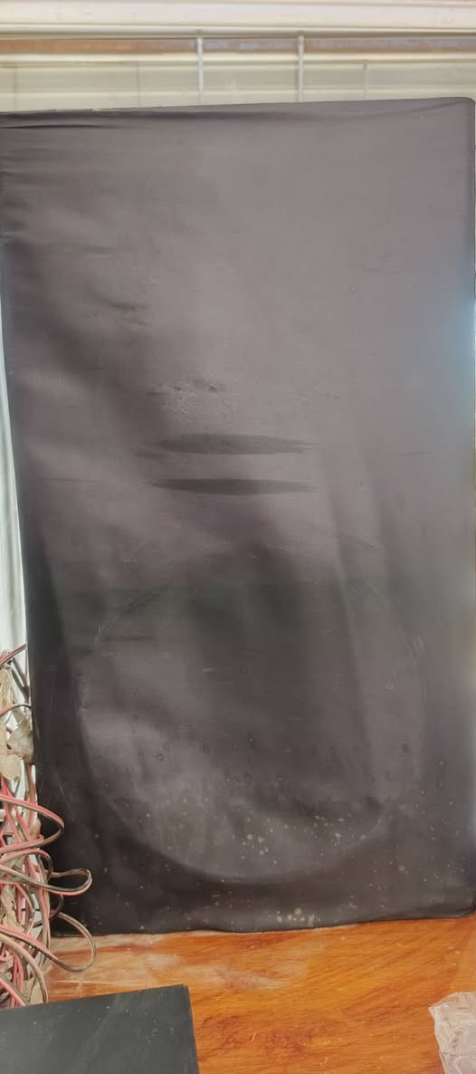 السلام علكيم جهاز صوت
شغال ومرتب وسماعات اني مغلفهن بقماش اسود
السعر 125 وبيه مجال 
عنواني الشعلة ***********
