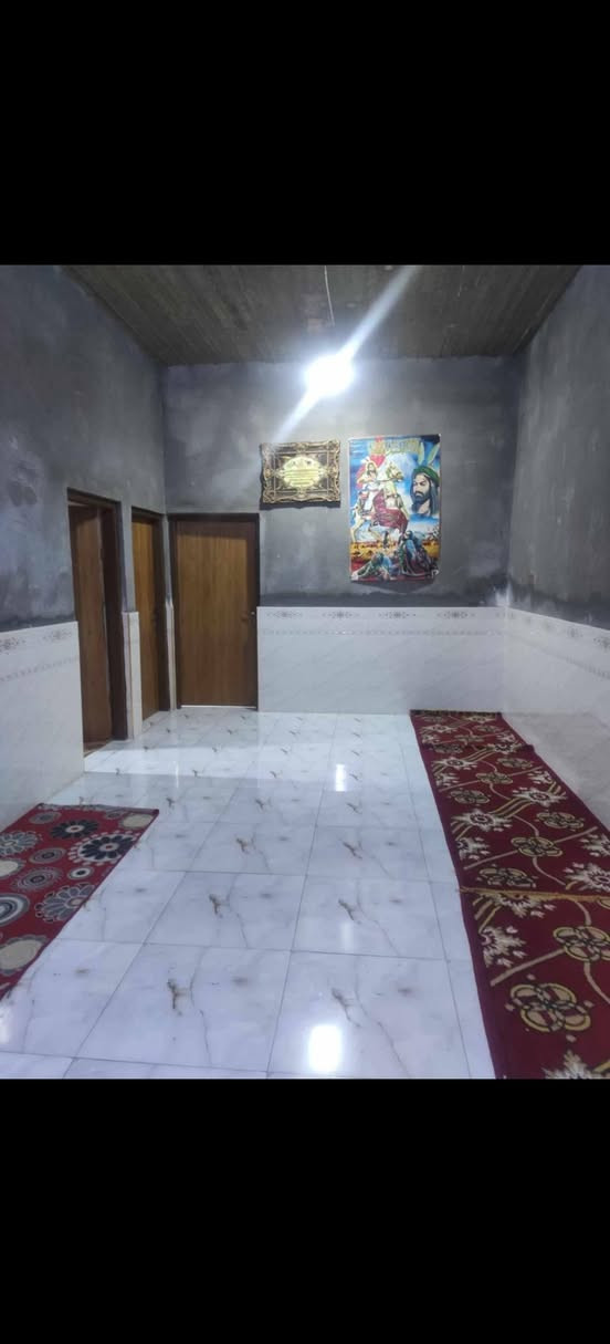 داران للبيع
المساحة الكلية 1180 متر مربع، كل بيت 170 متر
البيت الأول يتكون من غرفتين نوم وصالة ومطبخ وحمام داخلي
مطبخ وحمام داخلي * الارض ميريه *
البيت الثاني يتكون من غرف نوم عدد ٣ ومطبخ وحمام داخلي
بناء بلوك سنة ٢٠٢٠ سطح كونكريت
العنوان : الهارثة - المشان عمود ٨٤ يبعد عن شارع بغداد ٢٠٠ متر
سعر الداران مع الارض ٩٥
*********** رقم الهاتف
