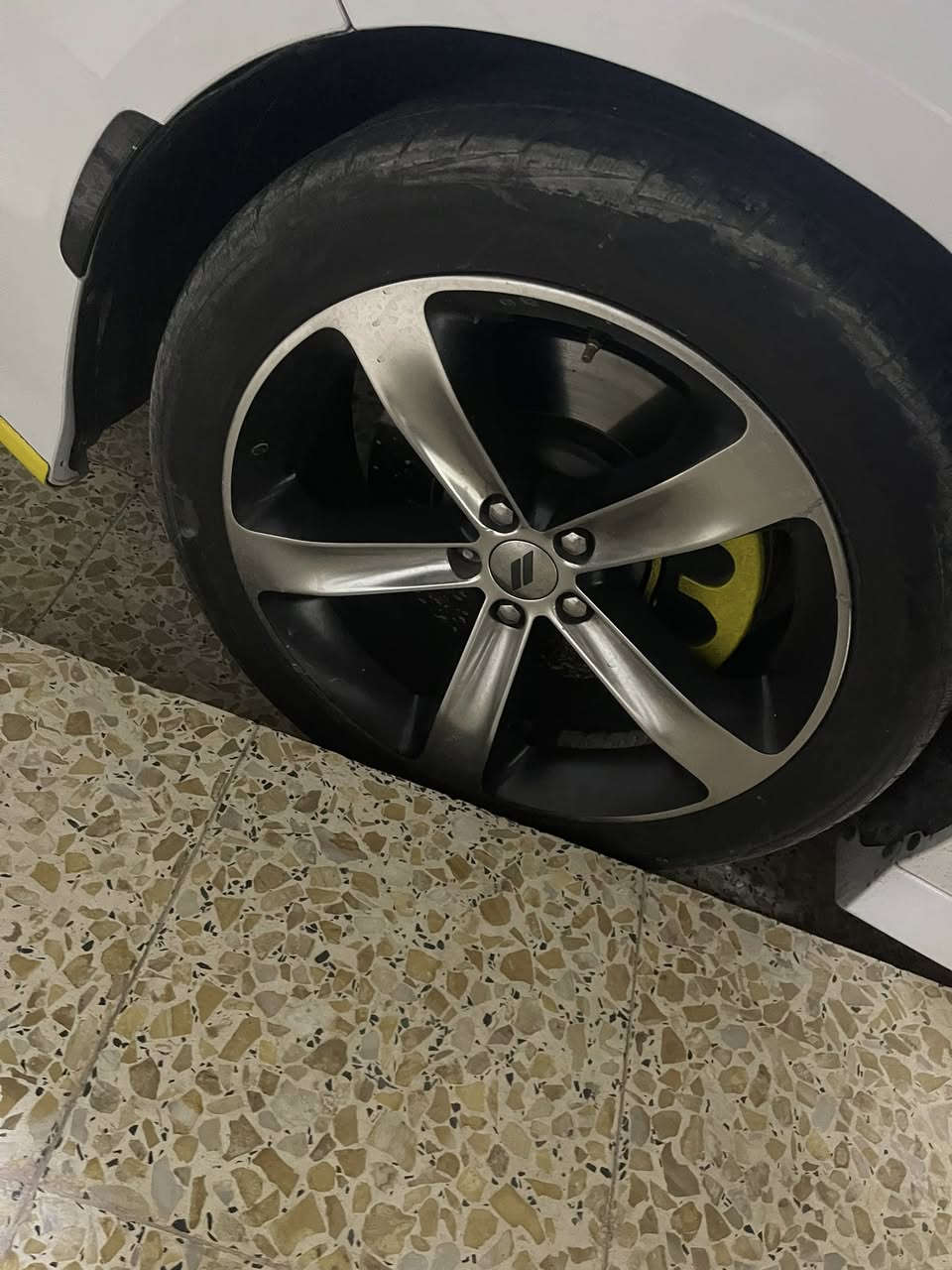 ويل كب 20 مال جارجر مئوية للبيع بي تك تاير جديد والباقيات تعبانات وبي تخم حساسات للبيع او مراوس بويل جي تي او ويل نجمة 
واذا ماكو مراوس مطلوب ويل نجمة او جي تي للبيع واذا ويا تايرات بعد احسن 
للاستفسار *********** 
مكاني كوت
