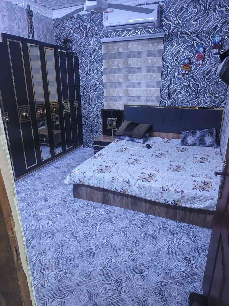 السلام عليكم يوجد بيت للبيع علما البيت سقف سندويج بس مرتب كلش ونظيف وجاهز للسكن يحتوي على اثاث كامل مساحه الارض 350 والبناء 160 زراعي سند 25 كامل خدمات تبليط وكهرباء مولد ذهبي حكومي مو اهلي العنوان هوررجب العدوانيه قرب النائب زيتون الدليمي/ ويوجد قطع وبيوت عدد 3 للبيع للاستفسار الاتصال على الرقم *********** يوجد واتساب
