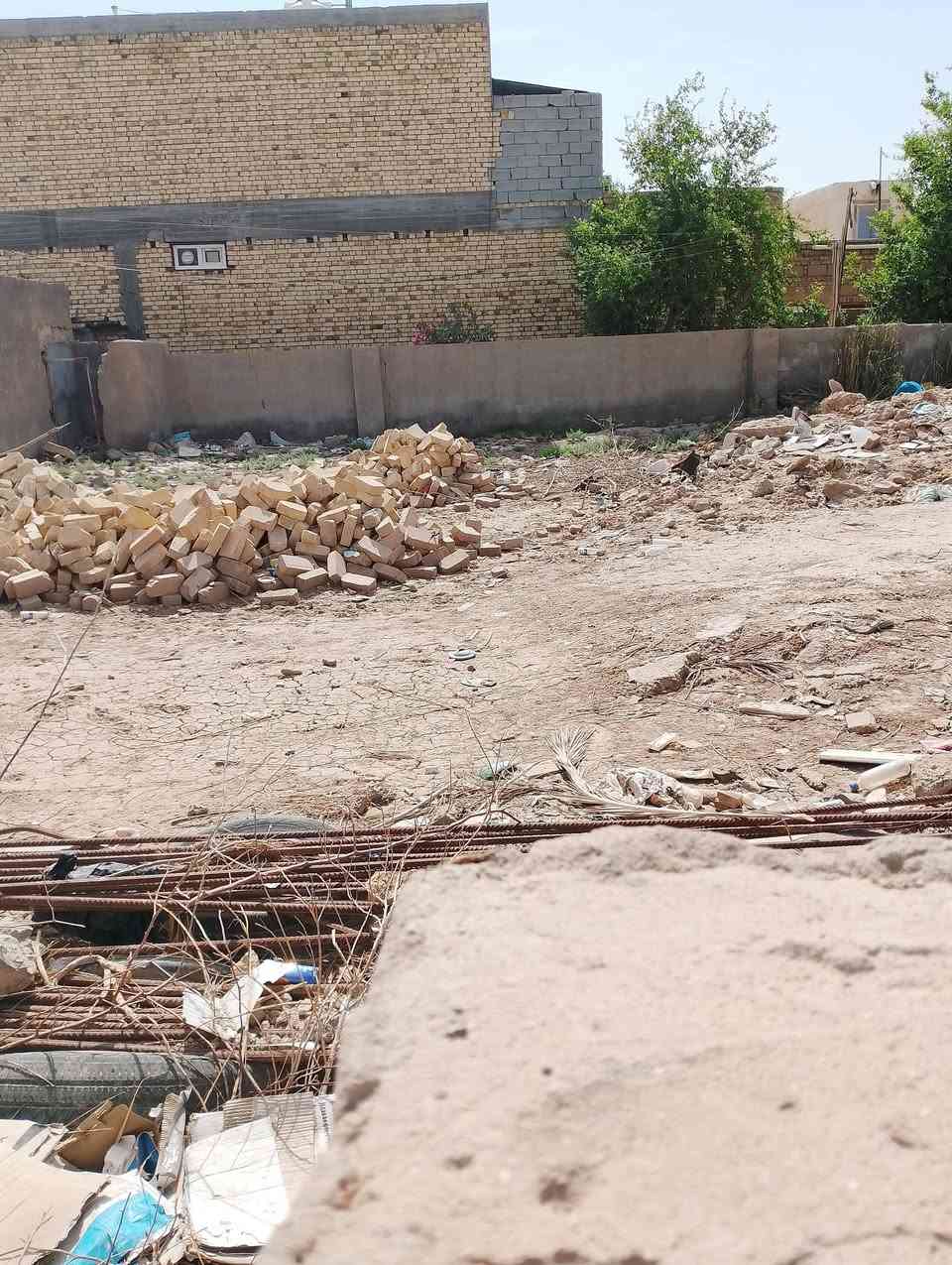 قطعه للبيع يم مدرسه ليعروبيه عرظ٩ متر ونزال ١٧متر اتصال***********

