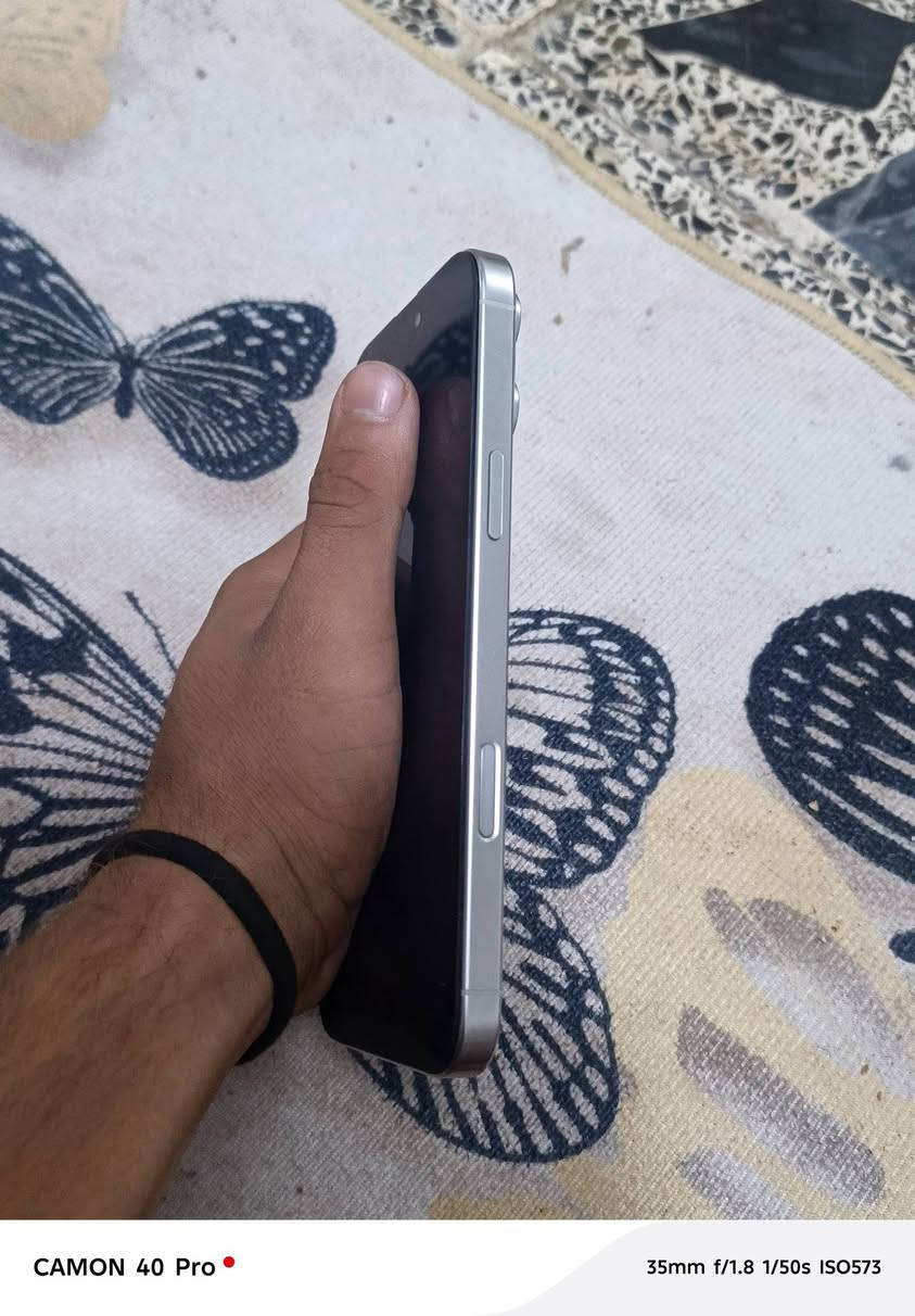 سلام عليكم ايفون 16برو ماكس ذاكره 256كامل ملحقات مبدل شاشة فيس ايدي شغال شاشه بيهة كسر بطاريته 90جهاز بيع او مراوس العنوان بغداد شماعية للستفسار على الرقم واتساب ***********/***********
