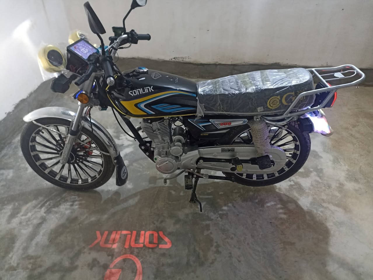 السلام عليكم متوفر دراجه 25 صفر 5 كير محرك 200 ماشيه 150 كيلو دراجه وضع شركه مكان كركوك سعر 825 بي مجال قليل منفيس موجود ***********
