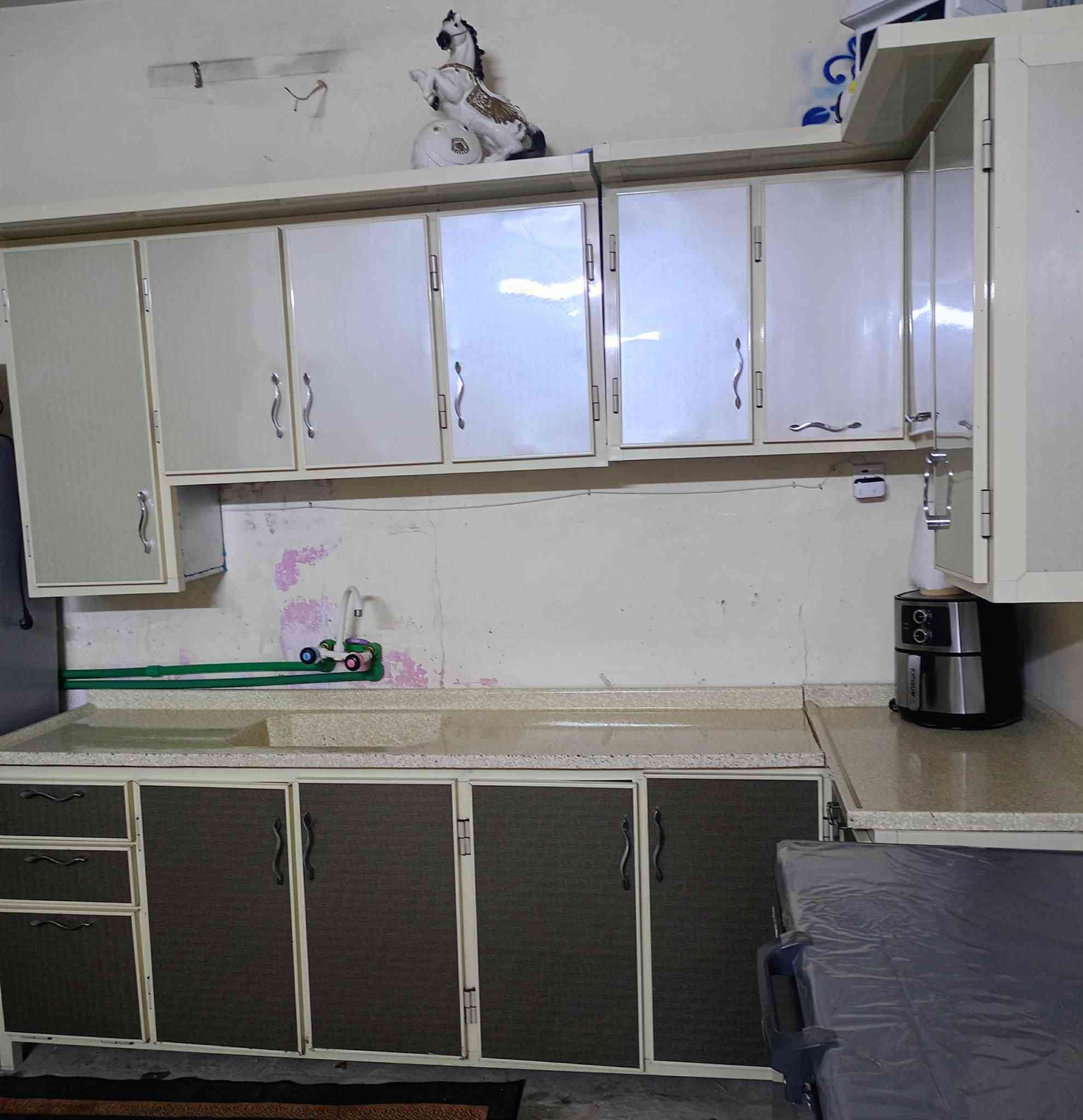 كاونتر تفصال نضيف من داخل ولخارج مثل ماموضح بلصور مابي اي كسر مابي اي فطر سنك مرمر اصلي شراي يدخل خاص.


**إذا كنت صاحب هذا الإعلان وتريد حذفه لأي سبب، رجاءا أرسل رسالة إلى الدعم الفني**