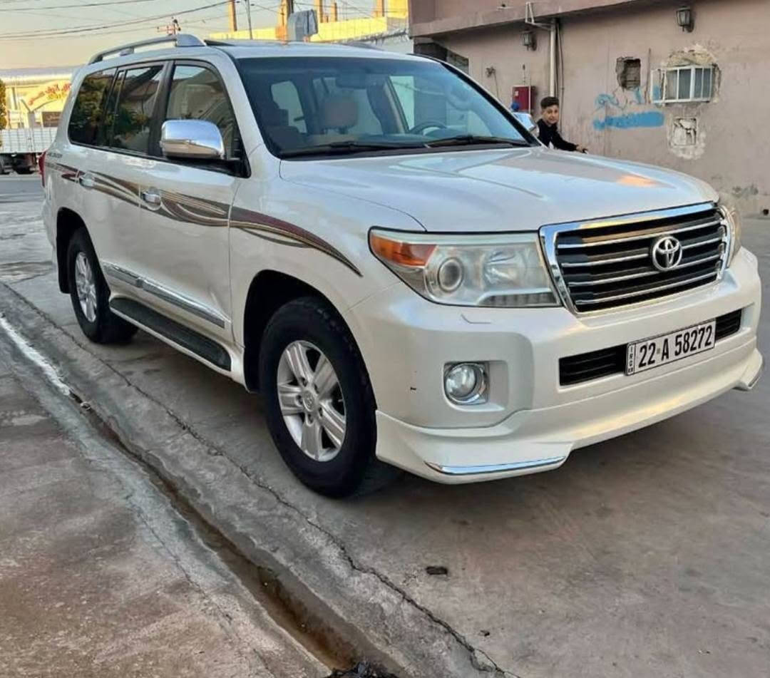 موديل ٢٠١٣ gx ى سلايت و سلاجه يه بى بوياخ بى سارد و بى تعديل و بى شوخت بى ته رزه و جال و قه بوقوب ٢٠٠ هه زارى حقيقى رويشتووه زور توندو تول و بى مسره فه كيرو مه كيشه ى به شه رت نه كراوه ته وه و سه رف و بوخارى نيه و سيرفزى كاملى بوكراوه سه نوى به ناو خومه وه يه و تازه يه واته سياره كه نمونه يه له جوانييا نرخى ٣٣٠ كه لاو مه جاليكى كه م 
*********** شمشمل, السليمانية
