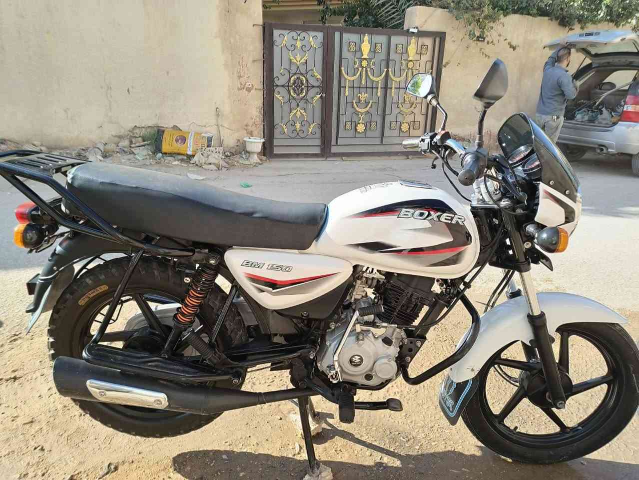 السلام عليكم دراجة جديده للبيع كفاله عامه ٢٠٢٢  الاستفسار تصال ع هاذ رقم *********** سعره 1900 وبيه مجال حك جيه
