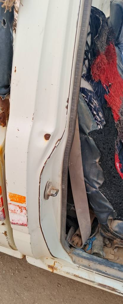 سياره للبيع موديل 93 بلاديه ع وضع البلاد  رقم انگليزي سنويه 2030بيها جاملغ مبدل بدون ضرر مكينه مكفوله كفاله  عامه وشاصي   مكفول كفاله عامه سياره بسمي مكان ناصريه مركز السعر 48 الاستفسار ع رقم *********** سياره مال جناي
