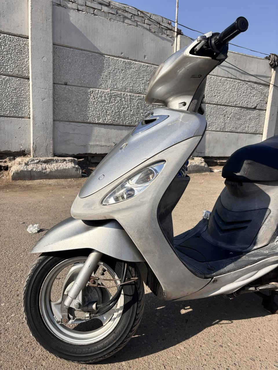 سلام عليكم ماكس منغولي لون فيلي الدراجه جديده مثل مموضح بل صوره الدراجه شلعه ومعدل الدراجه بلادي ممفتوحه جيب وياك الف فيتر دراجه مناقصه اي شي شغل وطلع  مكان بغداد سعر  600بيها مجال للشراي راسلني خاص


**إذا كنت صاحب هذا الإعلان وتريد حذفه لأي سبب، رجاءا أرسل رسالة إلى الدعم الفني**