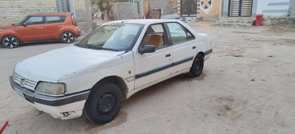 بيجو 405مديل14.                           مكينه وكير كورله. رقم إنكليزي بسمي.           لبيع مستعجل.        ملاحضه سنويه اصليه ضايعه واني سكنر وعندي بلاغ يم قاضي لاستفسار عل رقم *********** بيع مستعجل
