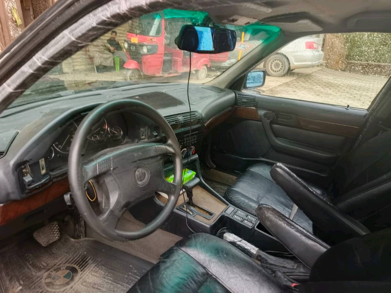 السلام عليكم بي ام 530ثمانية سلندر موديل 1994مصبوغة جمالية مابيها اي نقص رقم كربلاء باسمي مشروع وطني تحويل وين مكان من سكنة بغداد و الله السيارة هاون منظومة غاز 50لتر سيارة ما تصرف عليه فلس والجاي يدلل على السعر بيه مجال حك الجية