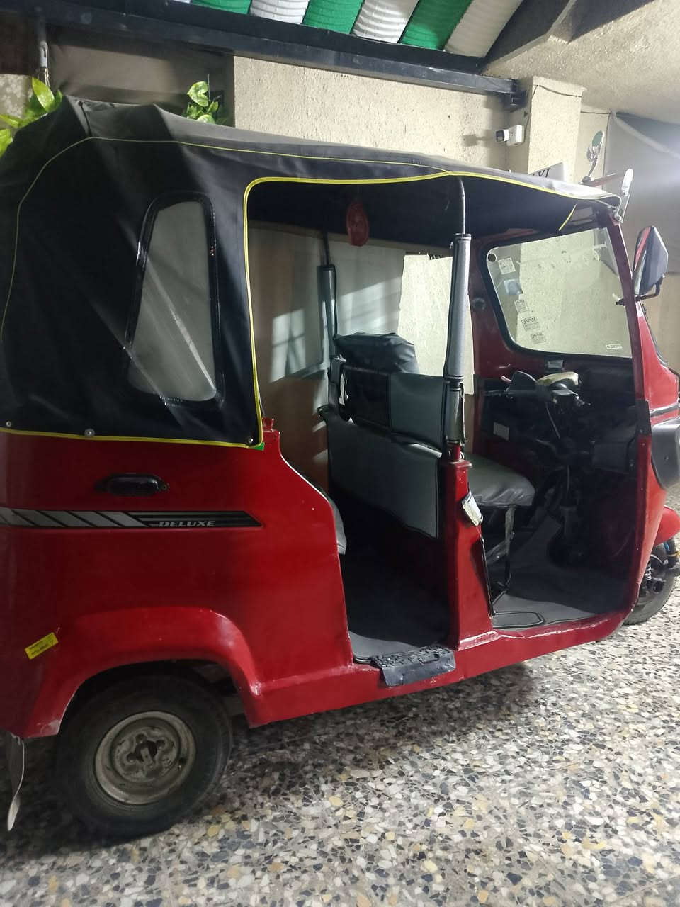 سلام عليكم تكتك تيفياس للبيع موديل 18 مكينه 21 رقم وسنويه انكليزي مصبوغه عام السعر 4600 وبيها مجال حك الجيه باقي التفاصيل اتصل وبلخدمه ***********
