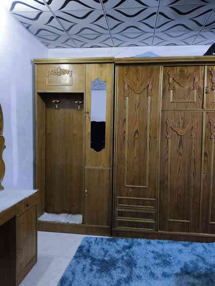 غرفه نوم خشب نضيفه
ب600وبيها مجال بسيط 
لاستفسار علئ هذا رقم ***********
