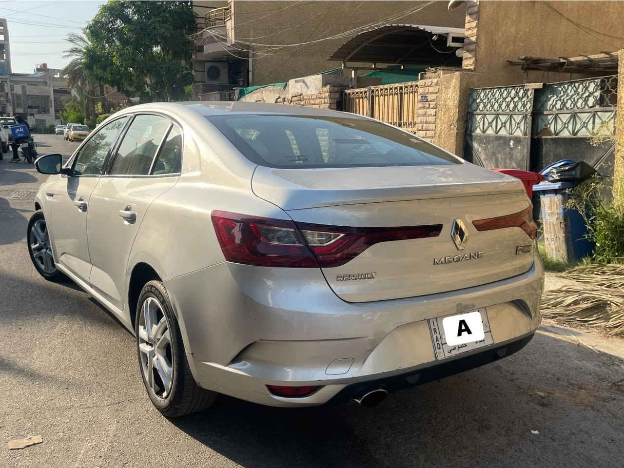 السلام عليكم
للبيع رينو ميكان 

موديل  2019  

رقم بغداد 

لونها سلفر 

السياره مامتعوبه ابد ونضيفه 
كفالة عامة كير محرك صبغ 

بلكات جديدة

حدادية فول 

شاشة اعطال 

شاشة ترحيب عد التشغيل والاطفاء

 تدفئة زجاج 

حساس كشنات 

حساس ضغط الاطاراة 

لد خلفي امامي ليزر 

كشاف ضباب 

مقابض اباوب داخل نيكل

مطعم الداخل بكاربون فايبر  

زجاج اوتو ٤ ابواب 

لايت عدسة عالي ناصي 

مانع انزلاق ذاتي 

جنطه بصمة+رمونت 

____

السيارة بيها بارد جاملغ قطعة وحده

البنيد طخة خفيفة 

السعر : 95 ورقة 

الاستفسار : ***********

مكاني بغداد
