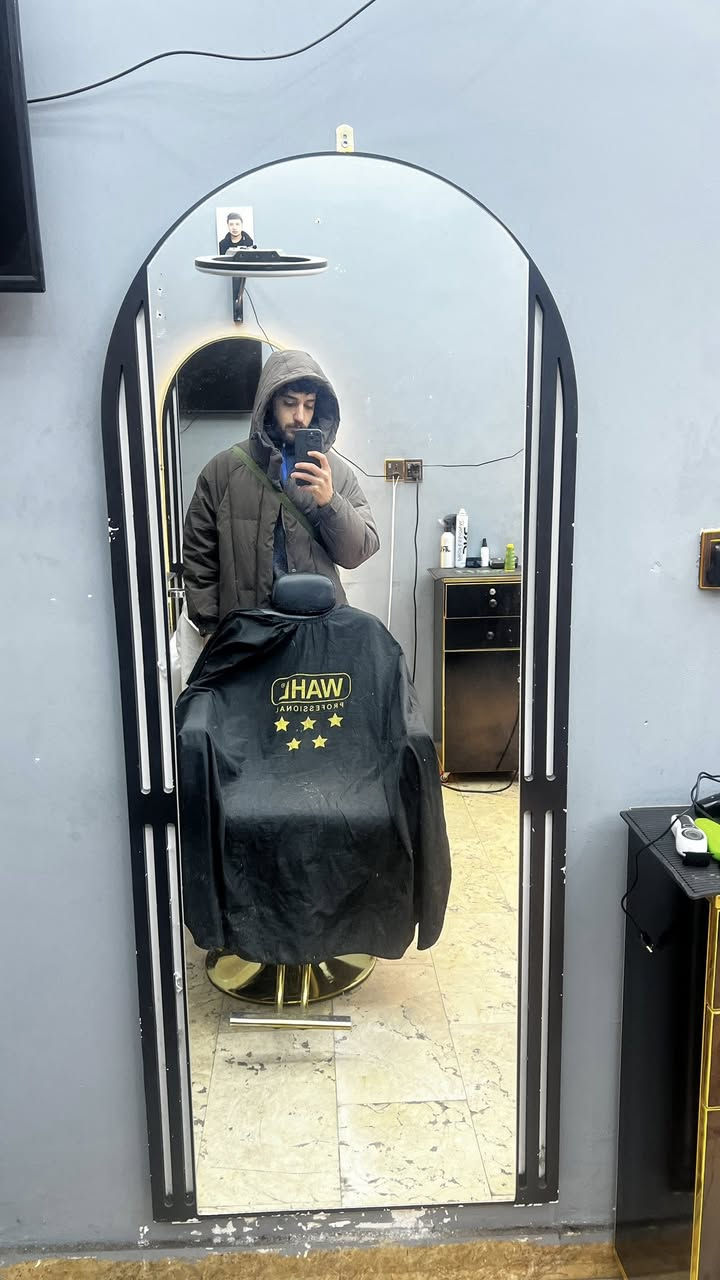 السلام عليكم كرسي ومرايه وميز للبيع الكرسي    الكرسي ب 200 والمرايه ب60 والميز ب50 وبيهن مجال مكاني بغداد صليخ 
واتساب ***********
رصيد***********
