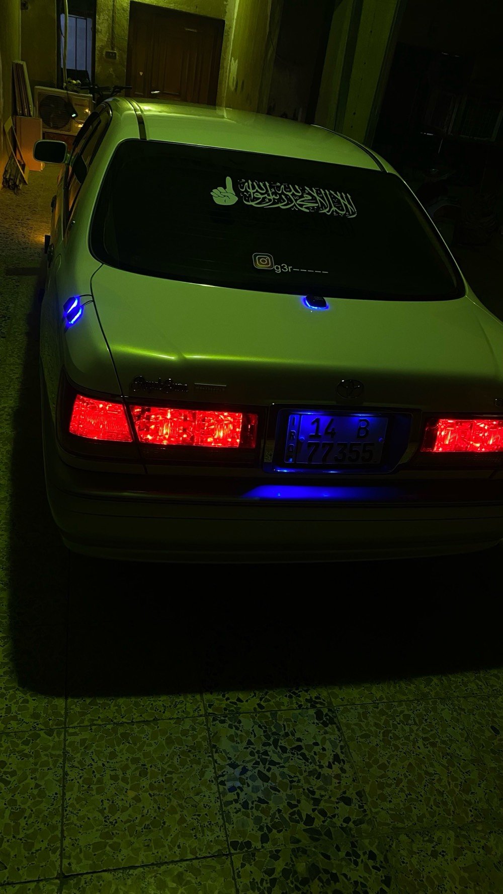 السياره كرستال اصل باسمي مداور ثاني يوم كفاله عامه عراق ويابان رقم مميز 2003 مديلها