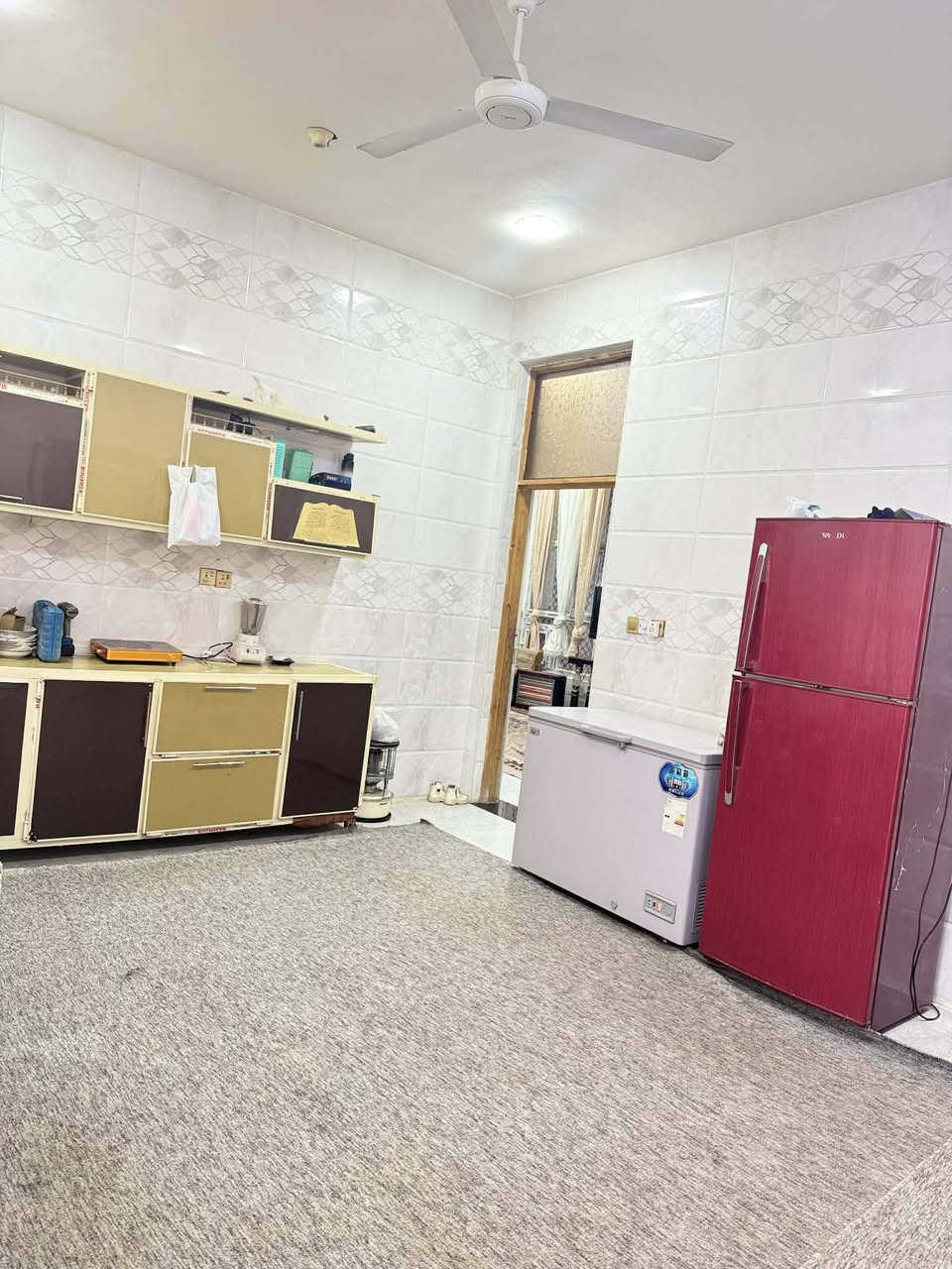 السلام عليكم اكو بية ب حي االأمن طبقين الطابق الاول كلدور وستقبال هول ومطبخ حار وبارد غرفتين نوم مناور ٢صحياة٢وطرمه الطابق الثاني ٤غرف نوم و وصحيات عدد٢ولطابق الثالث بيتونه وسطح التصال على هذا الرقم ***********
