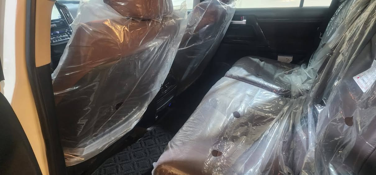 سياره لاندكروز بريم بحرينيه داخل المركبه قرميدي بغداد موديل 2020ماشيه ٧٤كيلو متر ابيض سبير مانازل بغداد  جديده كفاله عامه من الصبق السعر ٥٥$ للاتصال مروس او بيع حسب قناعه ورى***********و***********
