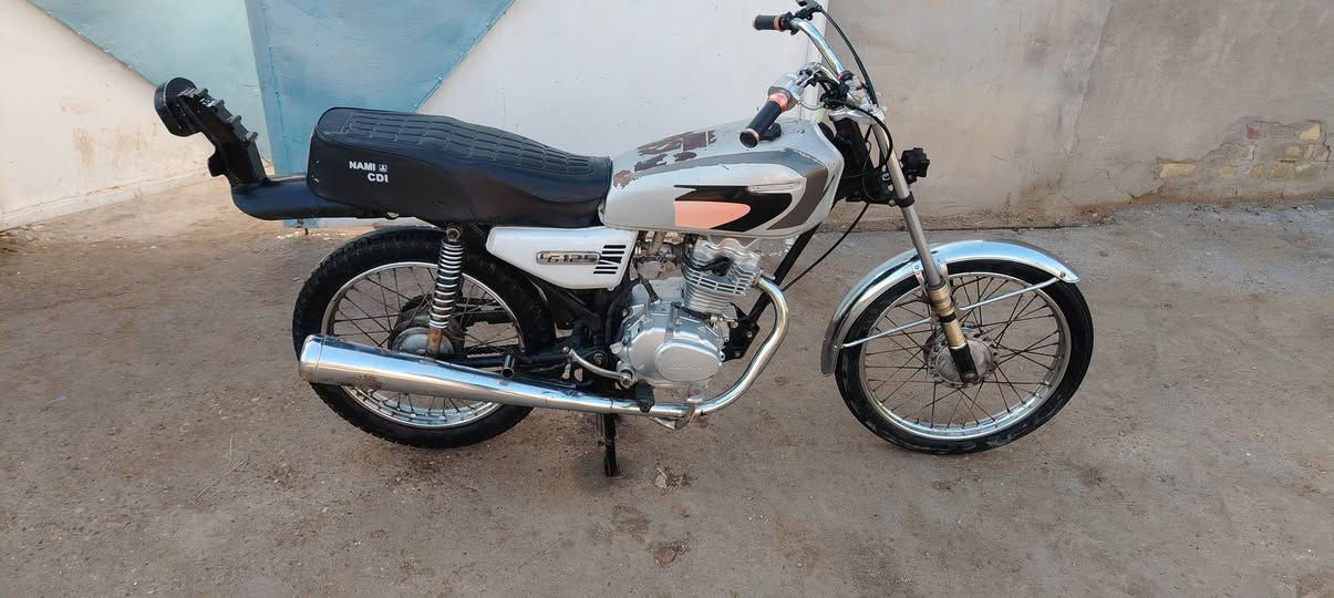 سلام عليكم هاي دراجه بدون مستعجل على بيعه سعر 400وبيه مجال هاذ رقمي ***********
