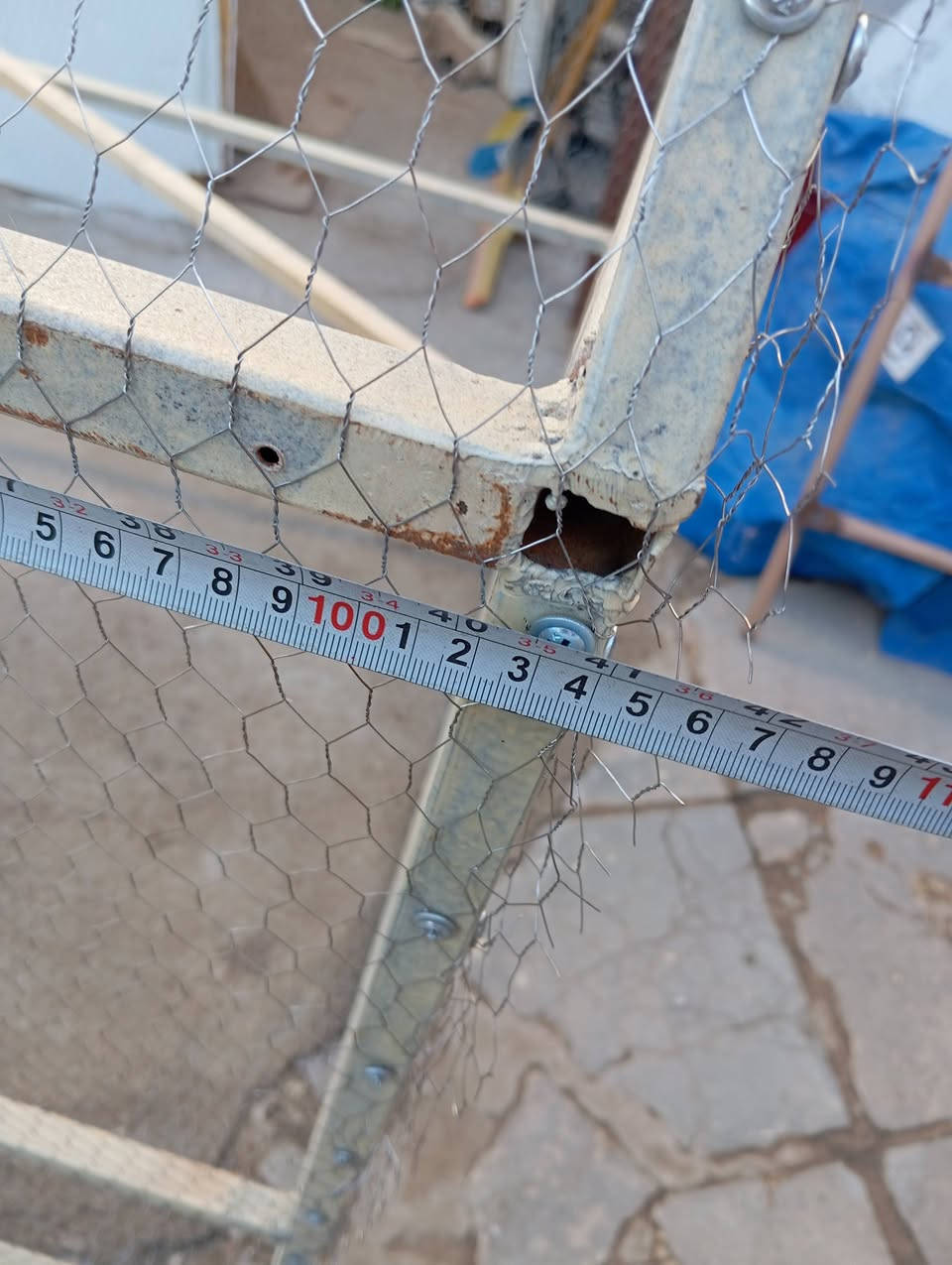 السلام عليكم قفص للبيع ارتفاع183 وعرض الواجه100وطول 104 القفص جديد مامستعمل السعر 65 وبي مجال للتواصل او الاستفسار مراسله الصفحه او الاتصال على الرقم وبي واتساب//***********// العنوان نجف قظاء المشخاب
