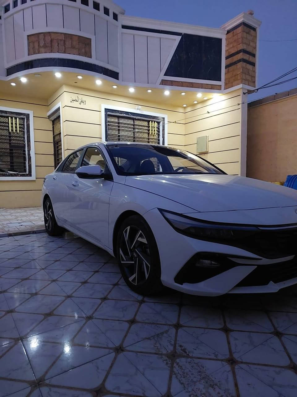 هيونداي النترا 2024  كامل مواصفات ——————————————————
الموديل : 2024. (خليجي ) . كوري تجميع الصين
المحرك : 1.5 دبل نوزل كير 8 سرعات
العداد : 71 الف كيلومتر 

❗️ابرز المواصفات للسيارة
🔅بصمة تشغيل بصمة ابواب
🔅شاشة اصلية أبل كار بلي
🔅عداد سرعة ديجتل 
🔅مقاعد جلد  اسود
🔅6 ايرباك (الدشبول الدركة التكم المقاعد)
🔅لايت led 
🔅لايت زنون عالي ناصي
🔅فتحة سقف
🔅الدركة شكل الرياضي حرف D
🔅ويل رياضي حجم 17
🔅تبريد قطعتين
🔅مري كهرباء+ اشاير بالمري
🔅كروس سرعة وفول تحكم ستيرن
🔅حساسات امامية و خلفية +كاميرا 
🔅سايد بريك كهربائي
🔅درايف مود+اوتوهولد 
  

 ملاحظة  ....
بدون حادث اي داخل و خارج
بدون سمكرة و تعديل حار و بارد 
بس في الصورة بالدعامية فقط 

السعر  140 بي مجال 
الرقم  *********** 
مكان بغداد
