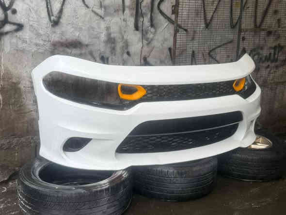 السلام عليكم
ويلات جارجر سكات باك تخم كلش جديد بس واحد بي تصليح قليل 

بي تخم تاير جديد مشلن اصلي
دعاميه جارجر اس ار تي لون  ابيض 
مكاني بصره

***********
