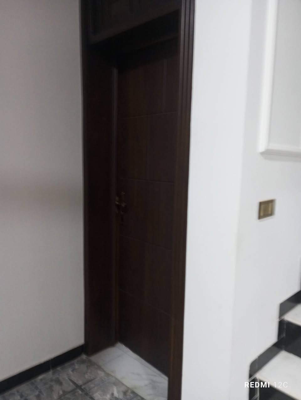 دار طابو زراعي للبيع 
حي الصحة قريب على باب الحسين
المساحة 200م
طابق اول غرف نوم عدد 2
صالة وهول ومطبخ ومجمع صحيات 
وصحيات خارجية 
طابق ثاني غرف نوم عدد 4
وهول ومجمع صحيات 
للاستفسار الاتصال 
***********
***********
