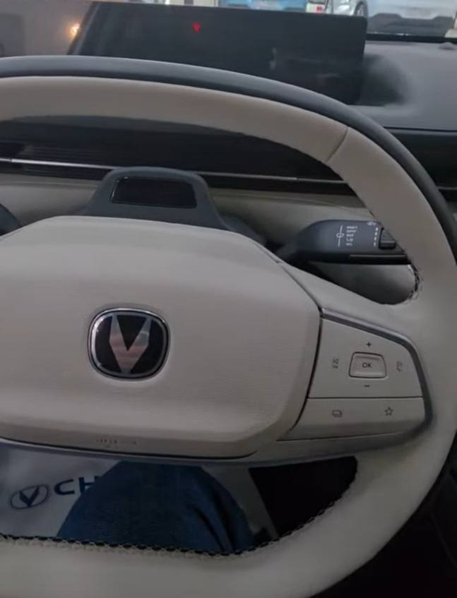 شانجان  إيدو بلس 2025 . سيارة بيها مواصفات هواي . محرك 1500 تيربو نظام امان مخيف .. تبريد ثلج  ومعروفة مواصفاتها ..  
ماشية 10  ألف قابل للزيادة .  زلخ مابيها  
السعر قسط ..  28 مليون الكلي  واصل 13  باقي 15 .. انت تسدد . 
رايدها ب12 مليون قفل .. أو مراوس بعالية  شانجان أيضاً . 
غير متواجد على الفيس 
الرقم . ***********
