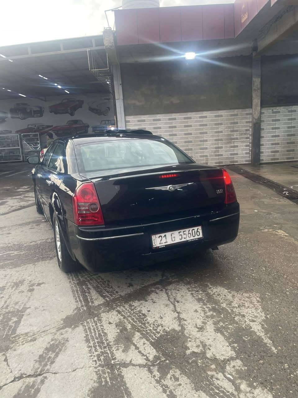 اوباما ٢٠١٠ رقم سليمانيه 
السياره كفاله عامه 
تخم تاير 
مكينه وكير بالضمان
حداديه امامي خلفي قبل اسبوعين شادهن 
منظومة تبريد رتدفئه جديده 
قبل ٥ ايام مبدل قايش تايمن وواتر بم 
وبلكات ومجاول ونوزلات 
لايت شمسي الاصلي 
ثلاجه ودكشن حار وبارد جديد 
من الاخير السياره بدون نقص 
مكانها ميسان 
***********
السعر ١٤٥
