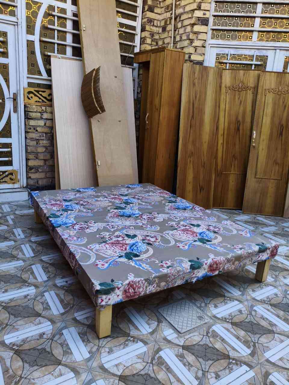 غرفه كامله ام الخمس ابواب غير مستخدمه  اشتريته البارحة واريد ابيعه لضيق المكان وماكامل الصبغ سعر 700 وبيه مجال  لتواصل على الرقم *********** واتساب  أو خاص علما ان الغرفه غير مشدوده مسبقا
