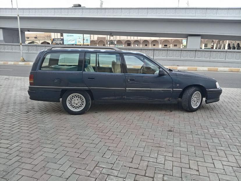 مكلف بالنشر
مكلف بالنشر مكلف بالنشر

للبيع أوبل اوميكا ٢٠

كير ومحرك شرط صدر جديد 

كهربائيات كلها شغاله 

السياره بلاديه بمعنى الكلمه قطره خياس مابيها 

سنويه لل٢٠٢٩شرط التحويل  

سنتر لك السياره جاهزه مجهزه 

السراي يتصل اني مكلف ماجاوب خاص ***********مكان تكريت
