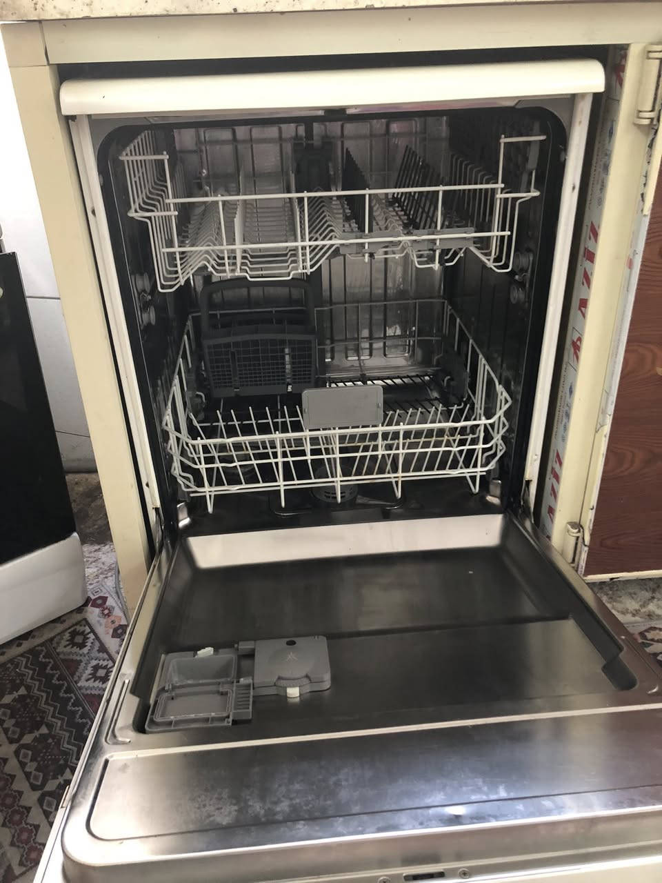 اغراض للبيع اسعار مناسبه غسالة صحون اركلك تركي مال بيت مع بايسكلات    سليمانية رابرين موجود خاص


**إذا كنت صاحب هذا الإعلان وتريد حذفه لأي سبب، رجاءا أرسل رسالة إلى الدعم الفني**